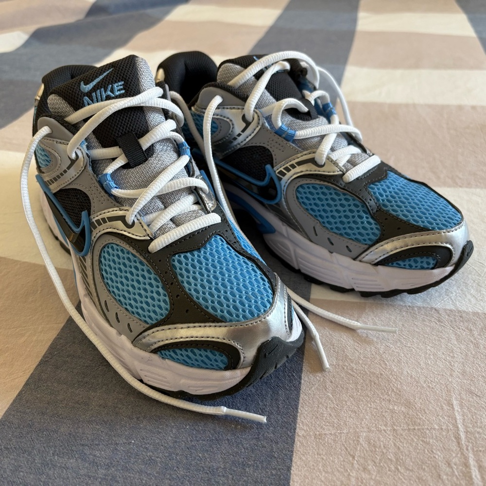 Nike V5 RNR Women's Size 8 University Blue and Silver Like New - Picture 3 of 6
